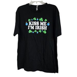 Kiss Me I'm Irish ☘️ Shamrock Tee St Patrick's Day Black Clover T-Shirt Unisex